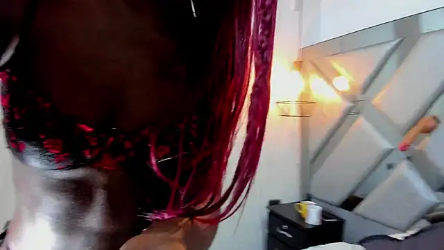 Nahomi-Hill online show from 10, 9, 2025