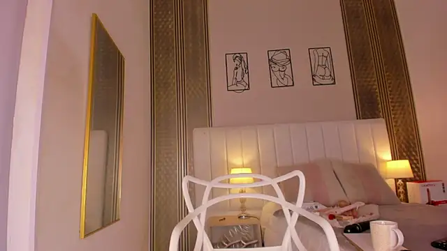 zoe sky  online show from 21, 4, 2026