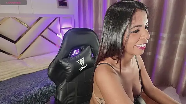 carolineamber  online show from 3, 6, 2026