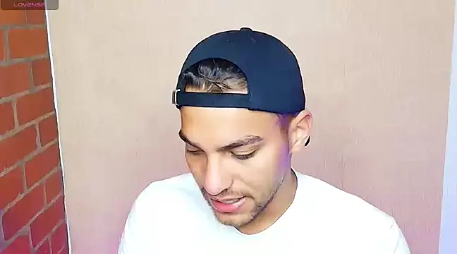 Leandro valenzuela online show from 5, 3, 2025