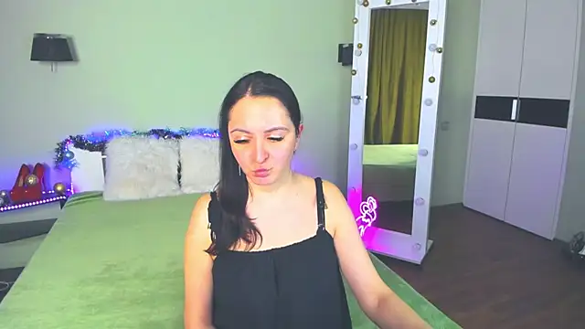 Snapshot of AngellLika chatting on 13, 12, 2024 AngellLika online show from 13, 12, 2024