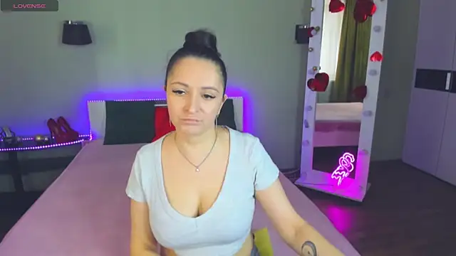 Snapshot of AngellLika chatting on 5, 10, 2025 AngellLika online show from 5, 10, 2025