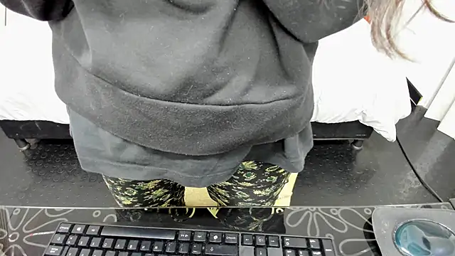 Snapshot of Abrillee1 chatting on 23, 12, 2024 Abrillee1 online show from 23, 12, 2024