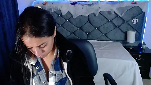 Snapshot of Julietacollins06 chatting on 15, 10, 2025 Julietacollins06 online show from 15, 10, 2025