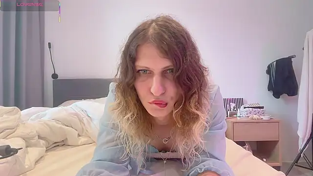 Alice Pinkhead online show from 4, 11, 2025