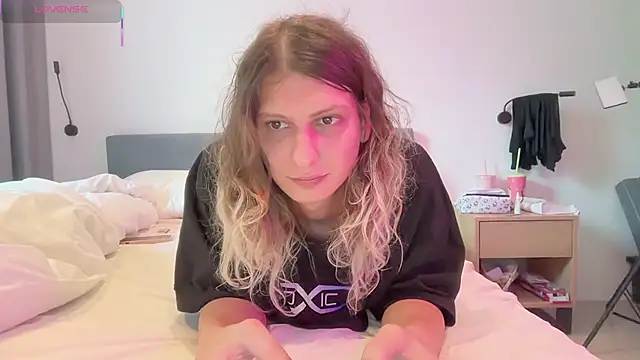 Alice Pinkhead online show from 17, 11, 2025