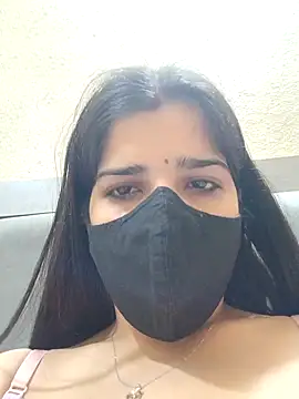 aaliya bhattt online show from 2, 3, 2025