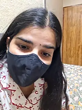 Snapshot of aaliya_bhattt chatting on 13, 7, 2026 aaliya bhattt online show from 13, 7, 2026