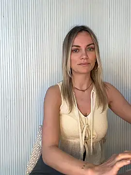 Snapshot of Milla__one chatting on 27, 4, 2026 Milla one online show from 27, 4, 2026