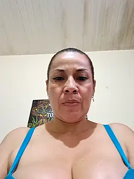 Snapshot of Zaralu_ chatting on 17, 4, 2026 Zaralu online show from 17, 4, 2026
