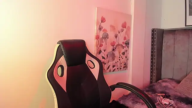 Alaia Cute online show from 3, 10, 2025