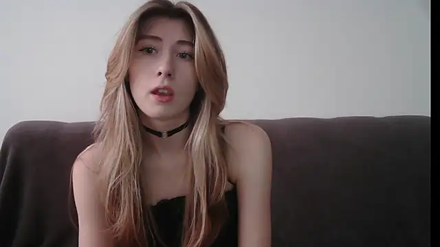 ErikaShyy online show from 3, 2, 2025