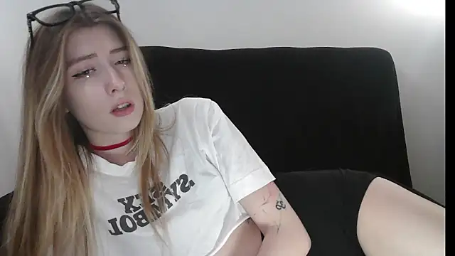 ErikaShyy online show from 4, 6, 2026