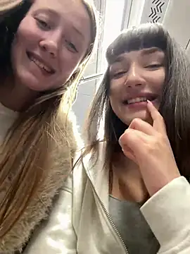 Sophie Avory online show from 5, 3, 2025