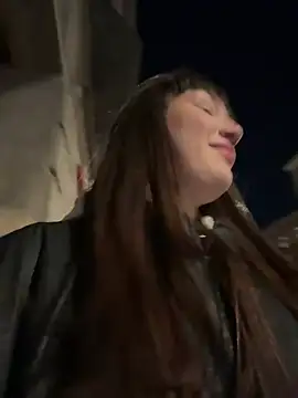 Sophie Avory online show from 9, 3, 2025