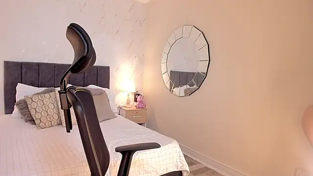 CyntiaAdams online show from 11, 9, 2025