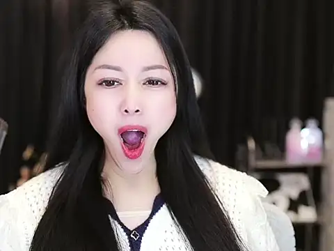 Nuyoah-77 online show from 18, 2, 2025