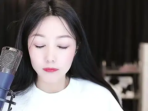 Nuyoah-77 online show from 18, 3, 2025