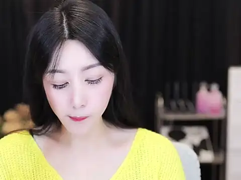 Nuyoah-77 online show from 2, 10, 2025