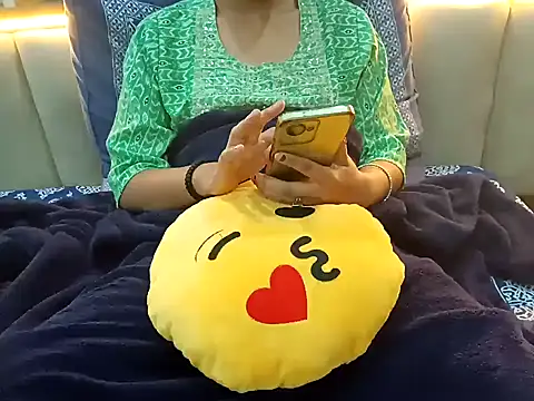 Snapshot of GoldnessAishu chatting on 11, 12, 2024 GoldnessAishu online show from 11, 12, 2024