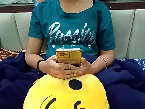 Snapshot of GoldnessAishu chatting on 25, 12, 2024 GoldnessAishu online show from 25, 12, 2024