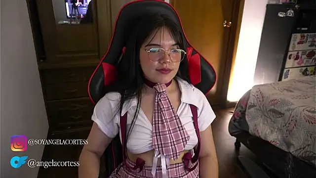 Snapshot of angela_cortes_ chatting on 24, 10, 2025 angela cortes  online show from 24, 10, 2025