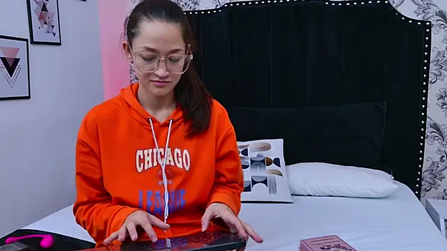 SaaraBrown online show from 17, 10, 2025