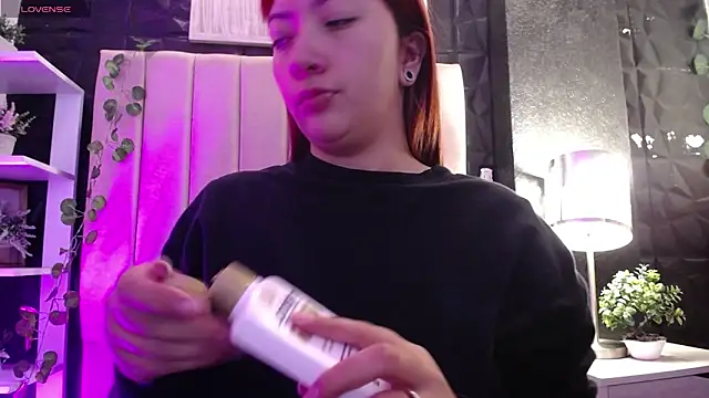 Mia Rinn online show from 18, 2, 2025