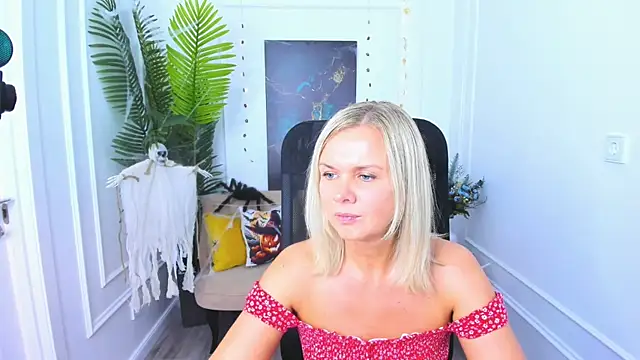 AgathaKlouin online show from 19, 10, 2025