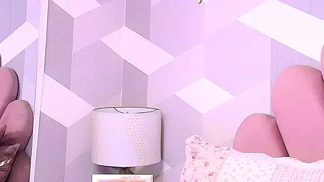 Snapshot of KylieMonnett chatting on 18, 10, 2025 KylieMonnett online show from 18, 10, 2025