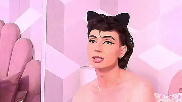 Snapshot of KylieMonnett chatting on 7, 11, 2025 KylieMonnett online show from 7, 11, 2025