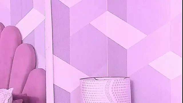 Snapshot of KylieMonnett chatting on 4, 7, 2026 KylieMonnett online show from 4, 7, 2026