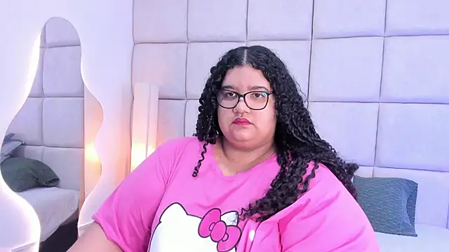 Snapshot of Miley_Collins chatting on 12, 11, 2025 Miley Collins online show from 12, 11, 2025