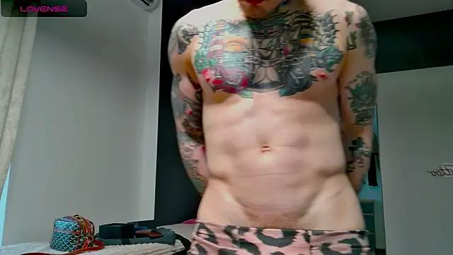 Snapshot of white_King9999 chatting on 21, 10, 2025 white King9999 online show from 21, 10, 2025