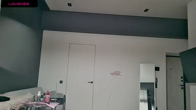 Snapshot of white_King9999 chatting on 17, 11, 2025 white King9999 online show from 17, 11, 2025