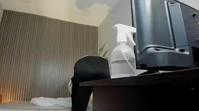 dania miller  online show from 4, 10, 2025