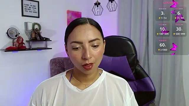 Snapshot of Emmi_Cam chatting on 31, 3, 2026 Emmi Cam online show from 31, 3, 2026