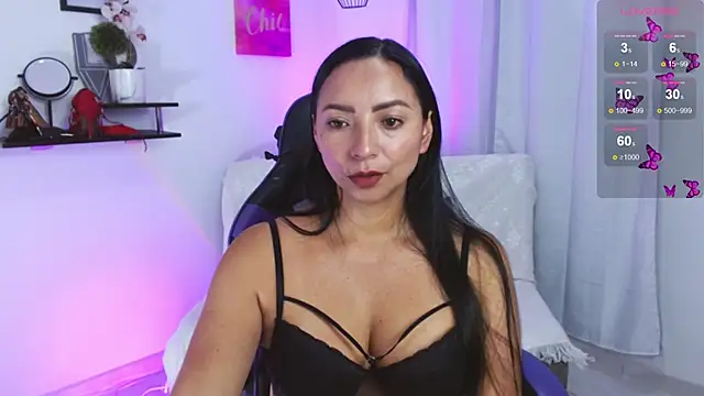 Snapshot of Emmi_Cam chatting on 14, 4, 2026 Emmi Cam online show from 14, 4, 2026