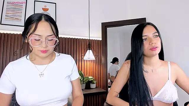 emma white 01 online show from 28, 2, 2025