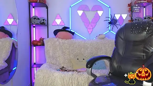 littlevixen18 online show from 16, 10, 2025