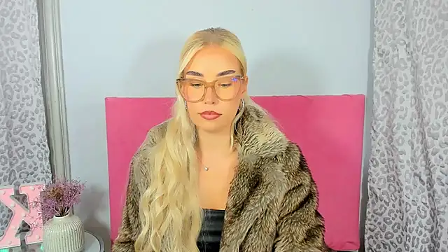 KristyHoney online show from 9, 10, 2025