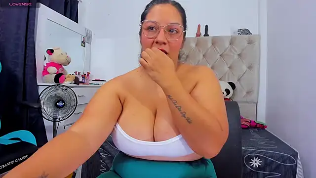 Snapshot of lulu_ferrer chatting on 12, 11, 2025 lulu ferrer online show from 12, 11, 2025