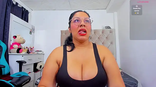 Snapshot of lulu_ferrer chatting on 18, 11, 2025 lulu ferrer online show from 18, 11, 2025