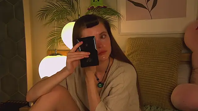 AshleyDouglas online show from 28, 2, 2025