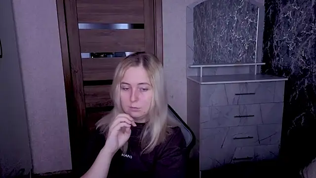 Snapshot of Kristy-Max chatting on 25, 5, 2026 Kristy-Max online show from 25, 5, 2026