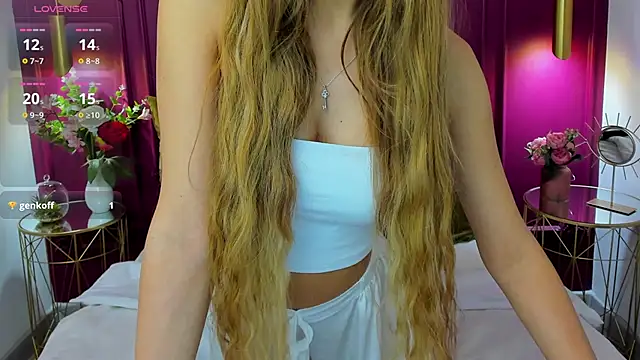 Snapshot of CherieDane chatting on 11, 10, 2025 CherieDane online show from 11, 10, 2025