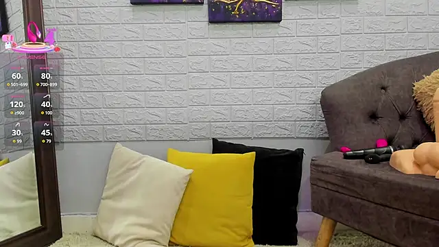 Snapshot of _EmilyJireh_ chatting on 10, 9, 2025 EmilyJireh online show from 10, 9, 2025