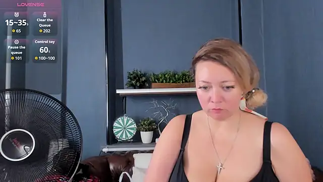 JesiaFoxi online show from 13, 9, 2025