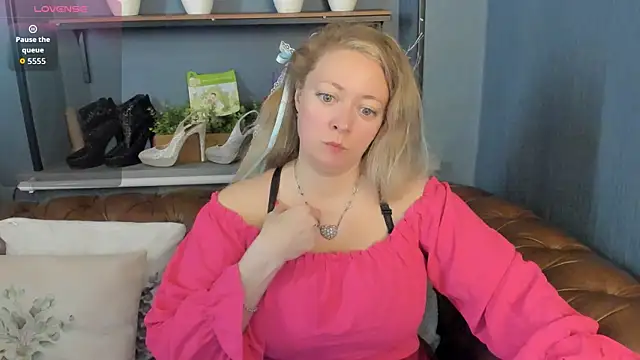 Snapshot of JesiaFoxi chatting on 3, 6, 2026 JesiaFoxi online show from 3, 6, 2026