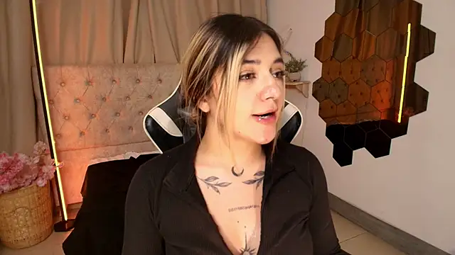 ashleyvalirya online show from 21, 3, 2025